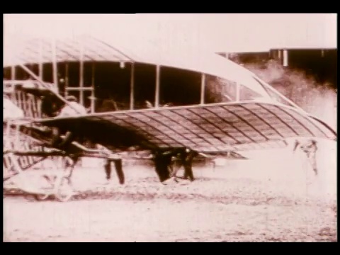一个航空蒙太奇特色早期飞行机器和先驱飞行员。视频下载