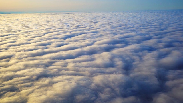 飞越北极的云层视频下载
