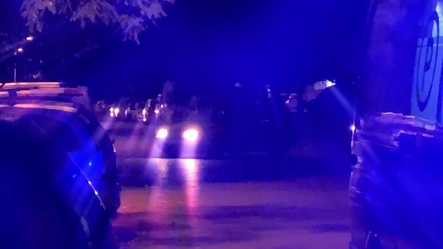 救护车晚上停在街上视频素材
