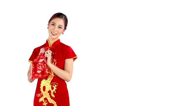 美丽的中国女人害羞地拿着红手帕视频素材