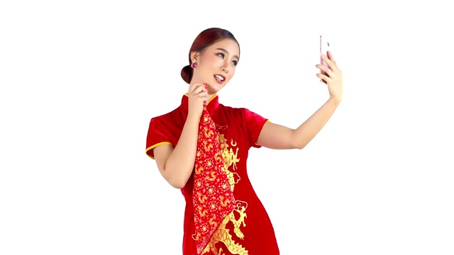 年轻的中国女子用红手帕自拍视频下载