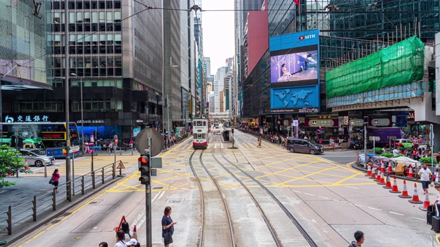 从移动的有轨电车拍摄的4K香港市区景观视频素材