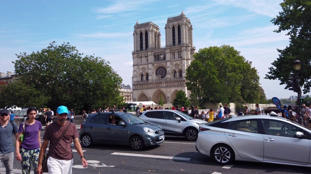 巴黎圣母院大教堂对面街道，巴黎，法国视频素材