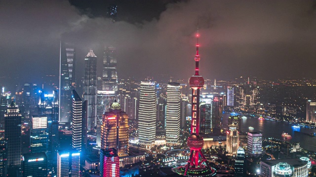 陆家嘴金融区视角，以东方明珠塔、上海环球金融中心、金茂大厦、上海中心大厦为地标。视频素材