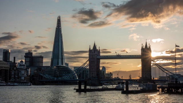 4k延时:英国伦敦日落时的塔桥视频素材