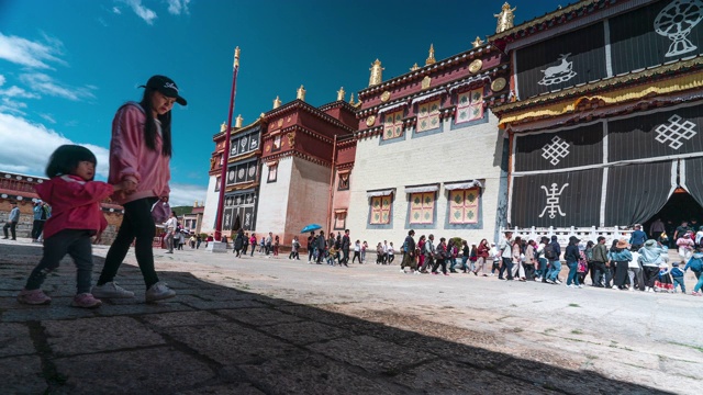 香格里拉藏庙亭，人群苏醒的时间流逝视频购买