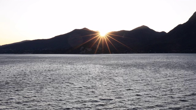 马焦雷湖日出的景色视频素材
