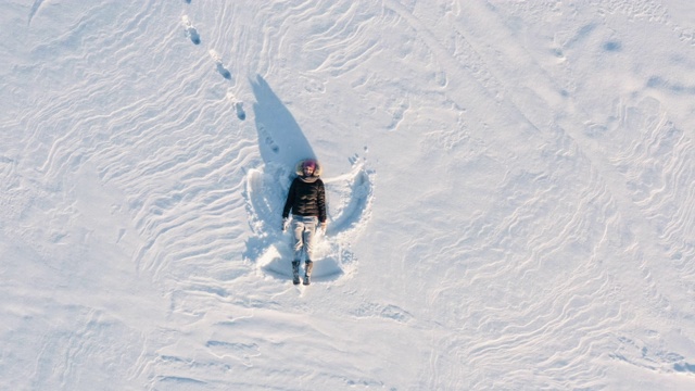 冬雪天使无人机视图视频下载