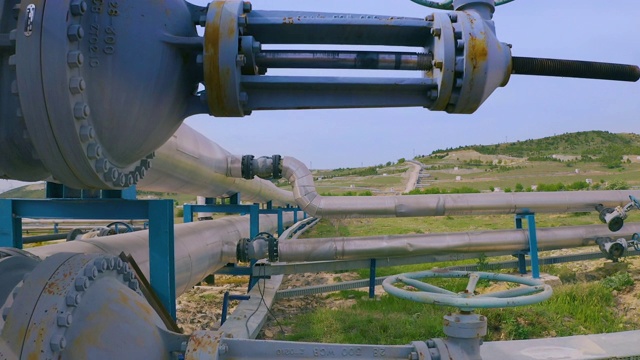工厂管道在自然-鸟瞰图视频素材