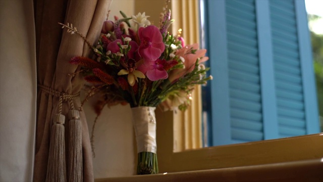婚礼花束靠窗视频素材