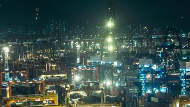 码头上的集装箱集装箱码头香港船厂夜间的全景图视频素材