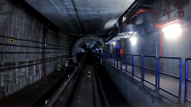 火车隧道视频下载