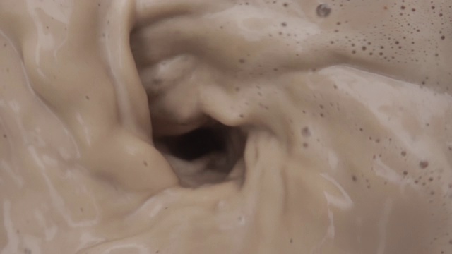慢动作混合巧克力牛奶视频素材