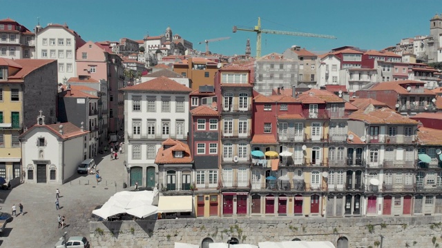 葡萄牙波尔图航拍4k无人机拍摄的晴朗夏日波尔图和盖亚城市的景象。视频下载