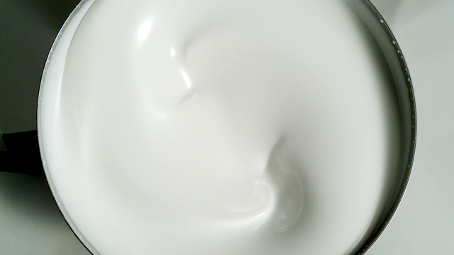 漩涡状的酸奶。视频素材