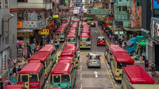 4K时间间隔俯视图香港孟角区公共小巴车站视频下载
