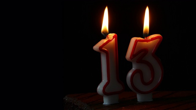 十三岁生日蛋糕和蜡烛视频下载