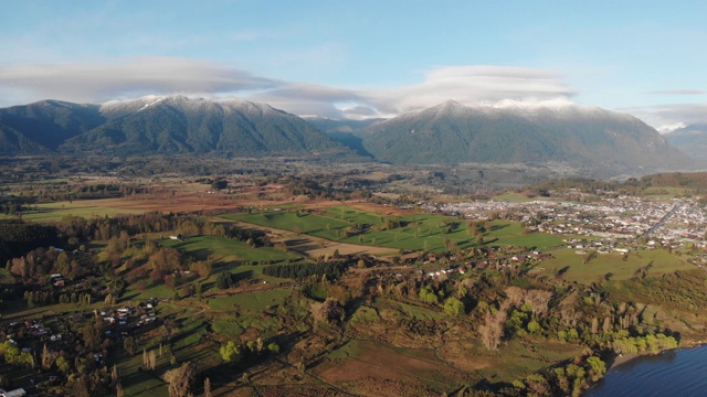 智利南部福特诺湖和兰科湖的鸟瞰图视频素材