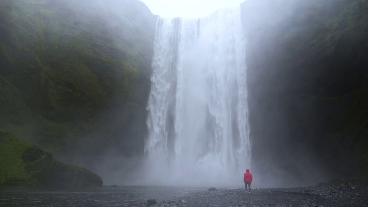 冰岛的斯科加福斯瀑布视频下载