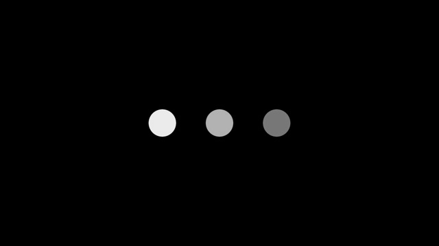 抽象动画三个点圆闪烁在一行黑色背景。动画。旋转黑色圆圈或圆点创建动画模式的效果视频下载