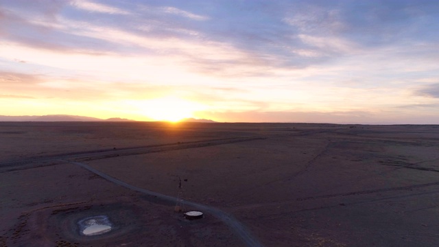 沙漠中的风车视频素材