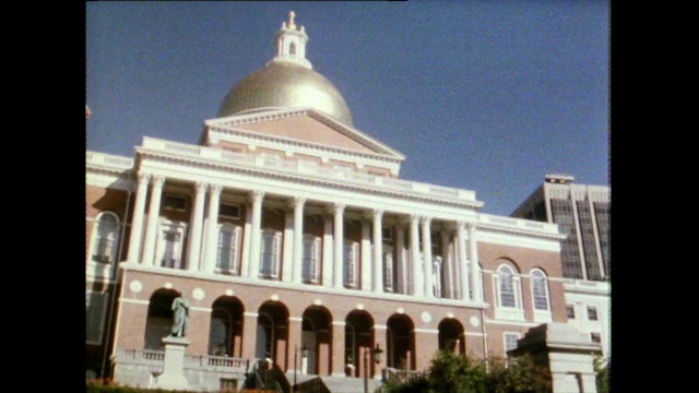 缩小马萨诸塞州议会大厦的圆顶;1981视频素材