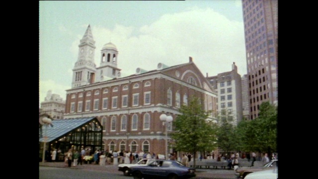 外景拍摄于波士顿法尼尔大厅市场;1981.视频素材