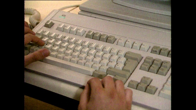 用显示器在旧电脑键盘上打字;1989视频下载