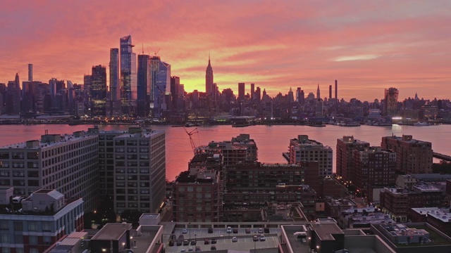鸟瞰图日出在市中心的纽约市和霍博肯4k视频素材