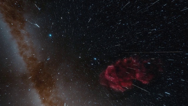 宇宙飞船在太空中接近红色星云。银河系中有数十亿颗恒星。美丽的星团视频素材