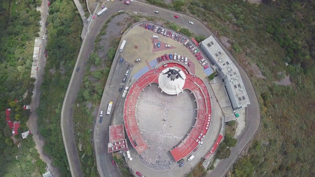 在瓜纳华托Cubilete山的基督国王上空的无人机视频下载