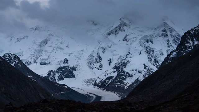 吉尔吉斯斯坦卡拉科尔峰的时间间隔视频素材