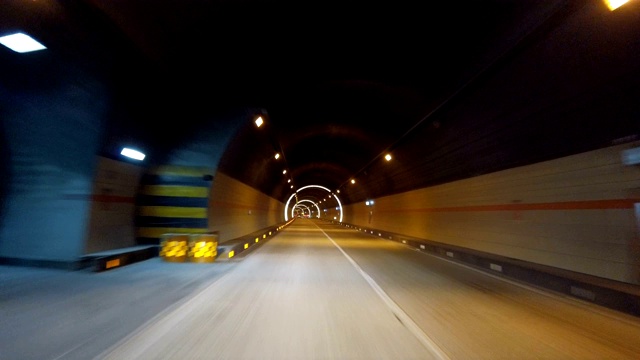 中国陕西坡夫公路隧道施工视频素材