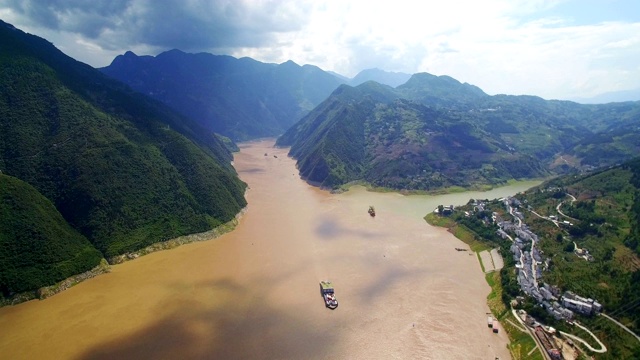 长江大桥鸟瞰图，巴东，湖北，中国。视频下载