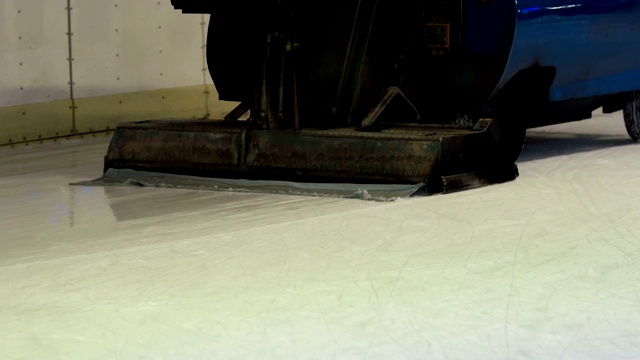 冰表面修整器工作。视频下载