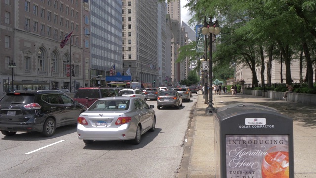 密歇根大道上的交通，芝加哥，伊利诺斯州，美国，北美洲视频素材