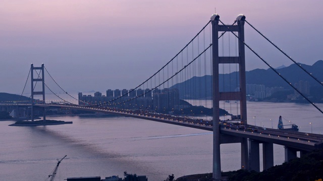 中国香港青衣区青马大桥上交通的4k分辨率时间间隔。日落视频素材