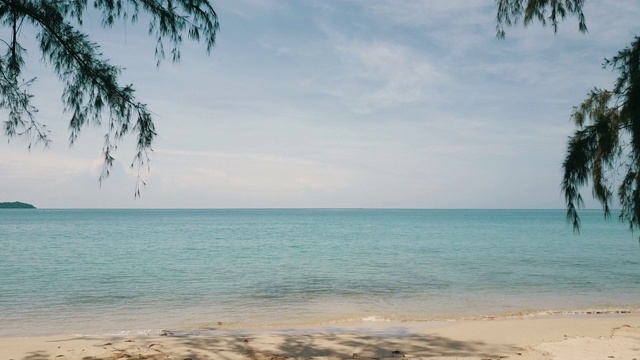 天堂海滩鸟瞰图在安达曼岛在泰国。视频素材