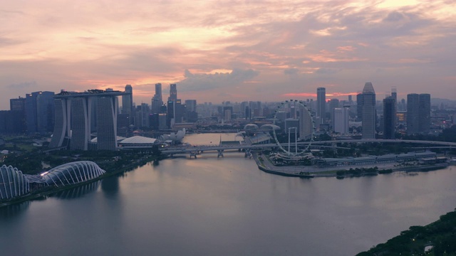 日落时新加坡商业区的鸟瞰图视频下载