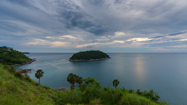 从白天到夜晚，泰国普吉岛最美丽和最著名的日落观景台视频素材