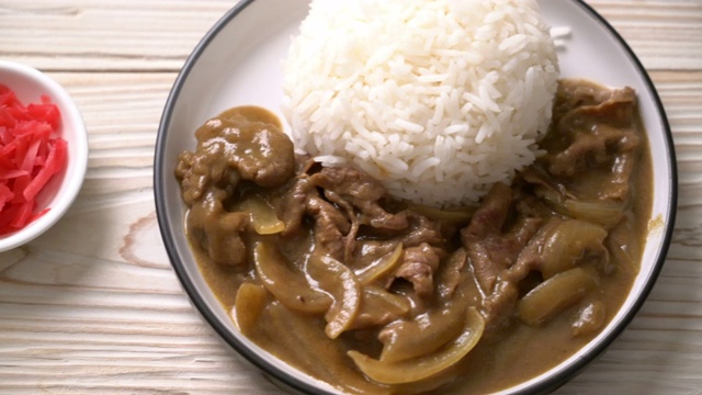 牛肉片咖喱饭-日式视频素材