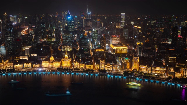4k时间推移:航拍上海和外滩夜光全景，中国。平移镜头视频下载