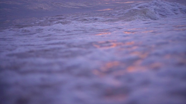 海浪上的沙子超级慢动作视频素材