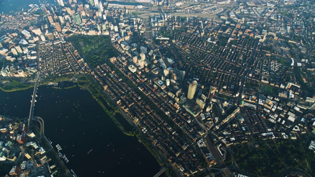 高空拍摄的保诚大厦和波士顿市中心视频下载