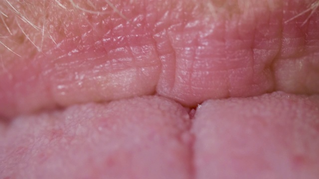 男性嘴唇的近距离镜头与胡子和胡子视频素材