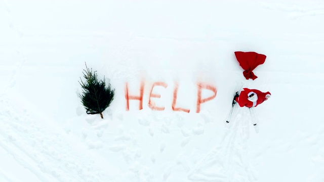 俯视图圣诞老人大喊旁边的一个“帮助”标志视频下载