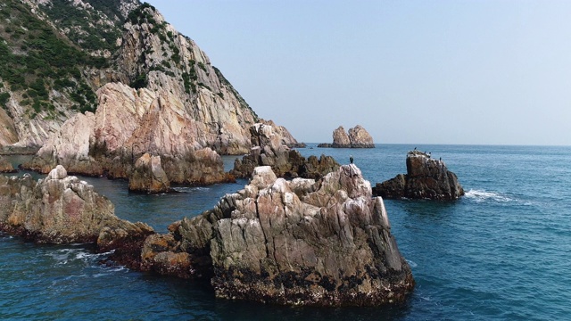 Seulpeunyeobawi岩在洪道岛/锡南枪，全罗南道，韩国视频素材