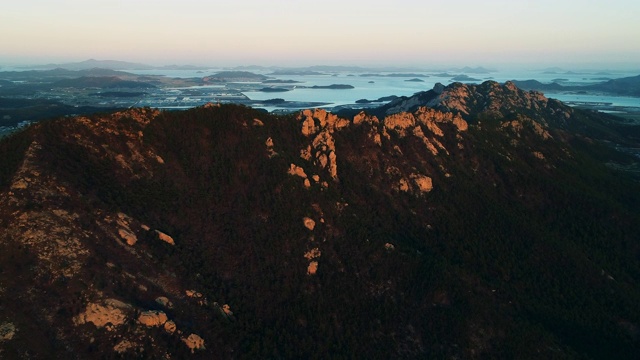 韩国全罗南道，碧根岛/西南郡的山景视频素材