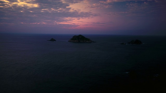 在Gugooldo岛(无人岛)/西南枪，全罗南道，韩国的日落风景视频素材