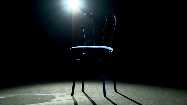 家具，椅子在舞台上。视频下载